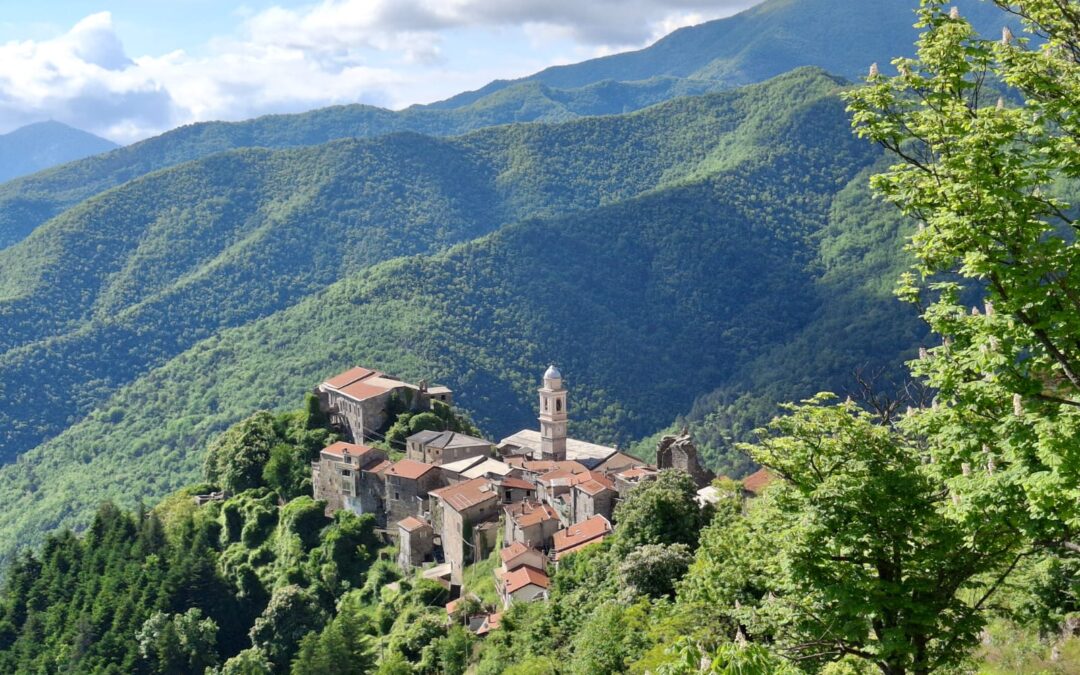 Escursione gratuita con navetta – Sabato 31 maggio anello delle cappellette di Triora